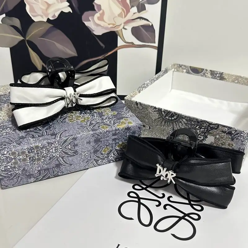 Chanel Hair grab clip hh07